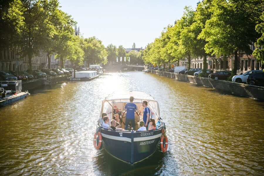 Amsterdam: Red-Light District Pub Crawl and Booze Boat Tour - Guides can shape the whole night