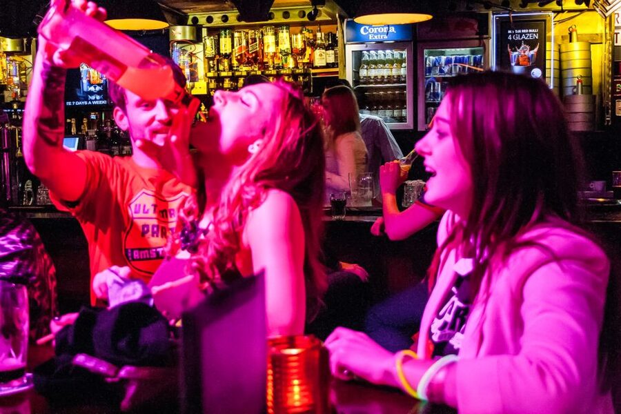 Amsterdam: Red Light District Pub Crawl with Unlimited Shots - What this Amsterdam pub crawl actually feels like