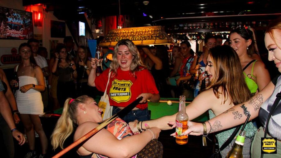 Amsterdam: Red Light District Pub Crawl with Unlimited Shots - The 30-minute shot window