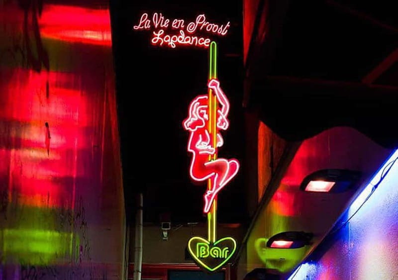 Amsterdam: Red Light District Tour in German/English/Italian - Is $28 a fair price?