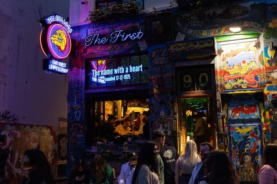 Amsterdam: Red Light District Tour in German/English/Italian - Walking the red-window streets with new rules