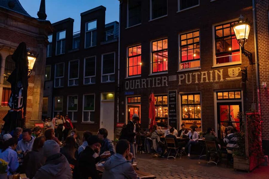 Amsterdam: Red Light District Tour in German/English/Italian - The guides make the difference
