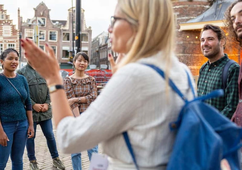 Amsterdam: Red Light District Tour in German/English/Italian - Starting at Dam Square and the Condomerie