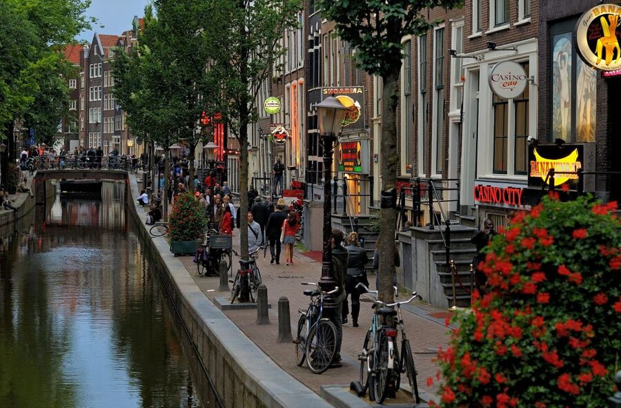 Amsterdam Red Light District tour with a local guide - Beginning on Zeedijk, Amsterdam’s old sailor street
