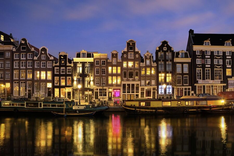 Amsterdam: Red Light District walking tour - Who should book this Amsterdam walk?