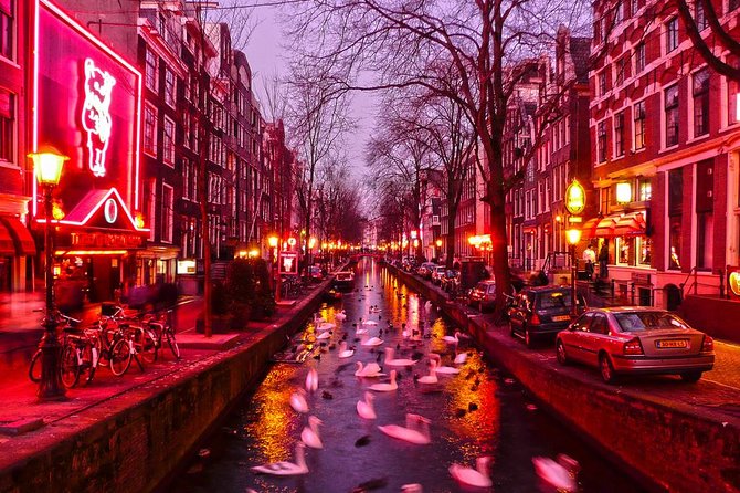 Amsterdam Red Light District Walking Tour in EN/DE/IT/ES - The human side of the district