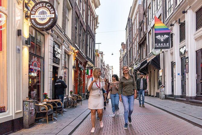 Amsterdam Red Light District Walking Tour in EN/DE/IT/ES - The optional 1970s peepshow