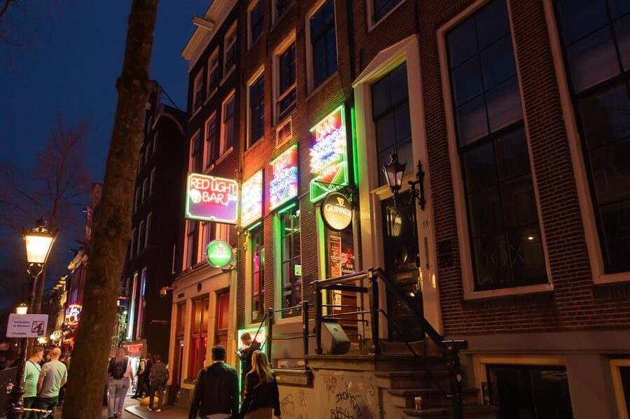 Amsterdam: Red Light Tour Exclusive + Peep Show - The live peep show at Sex Palace