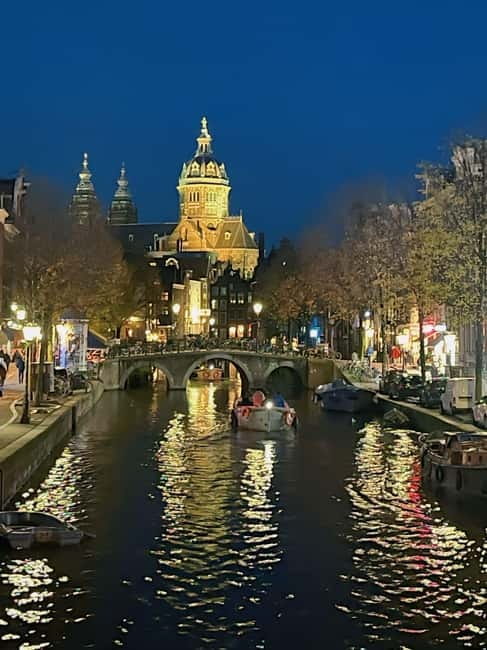 Amsterdam: Red light tour in German/English for groups of 4 people or more - Pubs, live shows, and evening plans