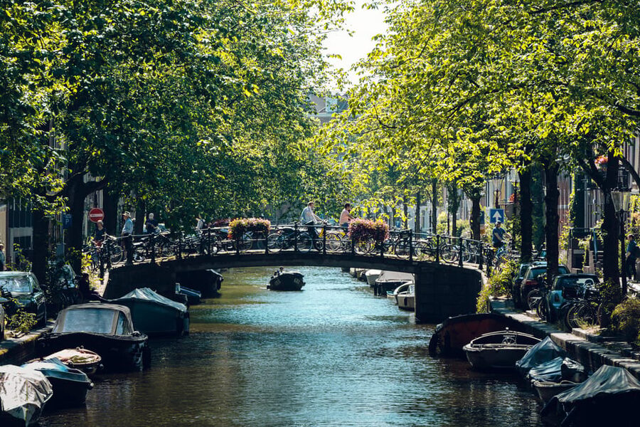 Amsterdam: Relaxed City Highlights Guided Bike Tour - Museumplein and the P.C. Hooftstraat