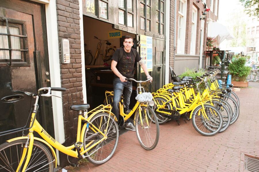 Amsterdam: Relaxed City Highlights Guided Bike Tour - The Skinny Bridge and Herengracht
