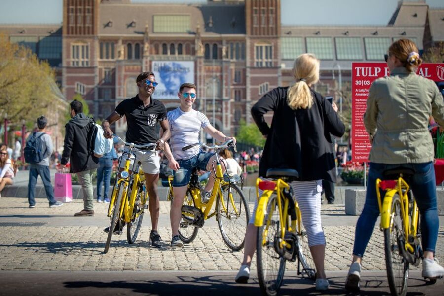 Amsterdam: Relaxed City Highlights Guided Bike Tour - Canal houses, old prisons, and the smallest house