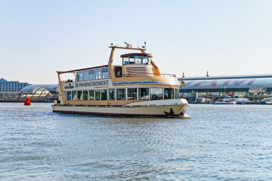 Amsterdam: River Cruise With All-You-Can-Eat Dutch Pancakes - Service, Seating, and Overall Atmosphere