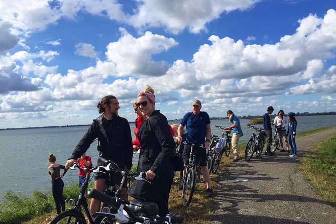 Amsterdam's Countryside Half-Day Bike Tour in Small Group - Weather, Clothing, and the Four-Hour Commitment