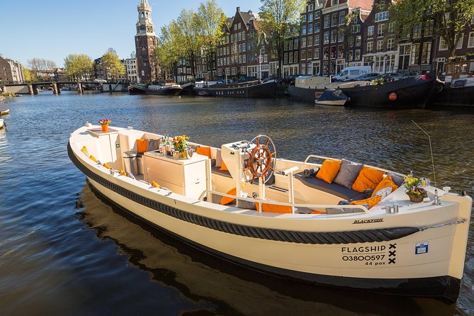 Amsterdam: Saloon Boat Cruise + Unlimited Drinks & Bite option - The rare view through several bridges