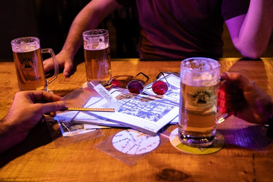 Amsterdam: Self-guided Red Light District Pub Crawl Mystery - Starting at Bierfabriek near Rokin