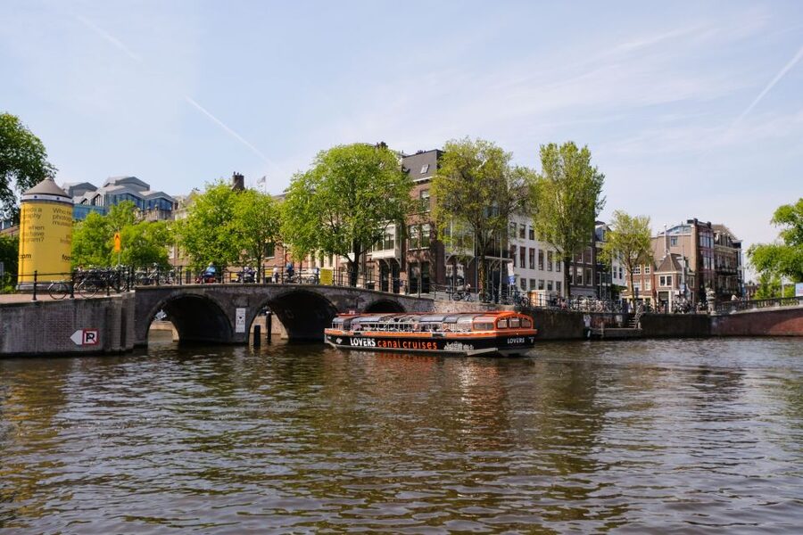 Amsterdam: Semi-Open Canal Boat Cruise - The semi-open boat and changing weather