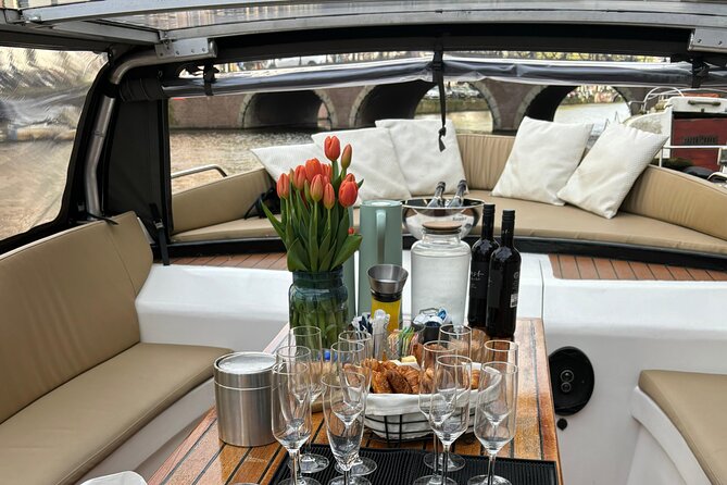 Amsterdam Small-Group Breakfast Morning Cruise - A quiet way to meet Amsterdam
