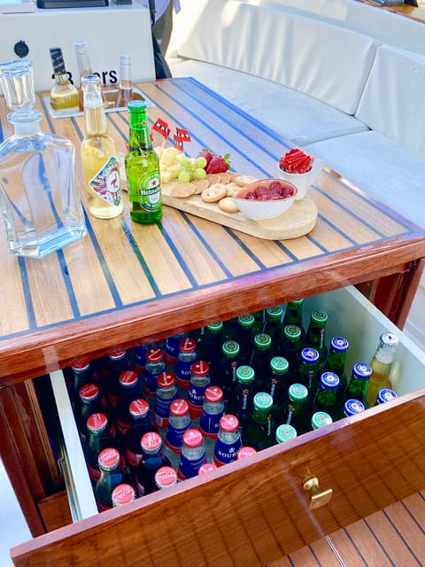 Amsterdam Small Group Canal Cruise inc Snacks/Drinks Winter - Meeting the boat at Keizersgracht 401
