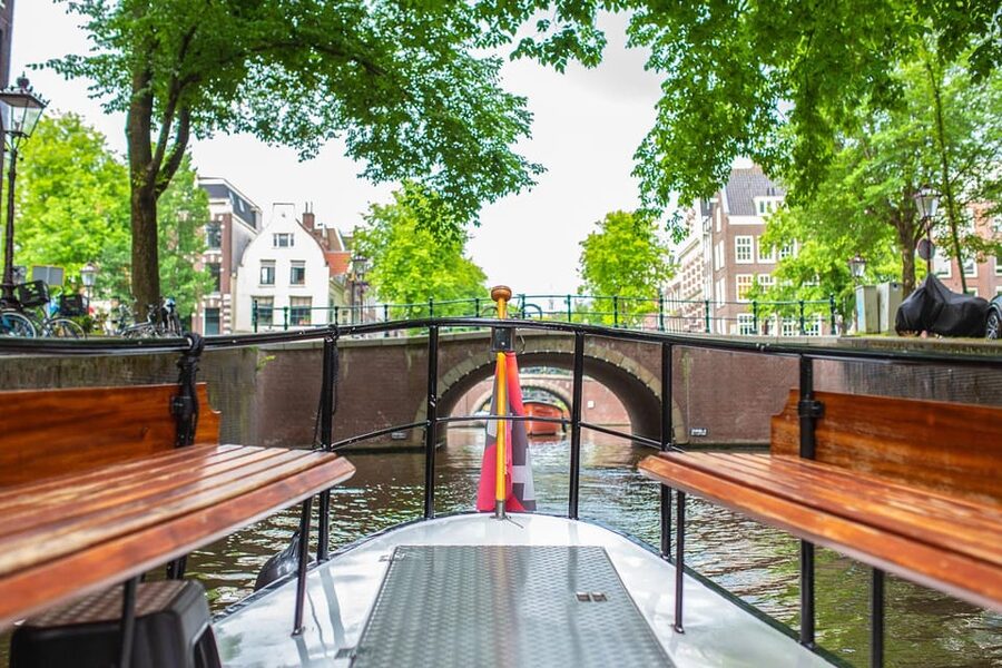 Amsterdam: Small-Group Canal Cruise incl. Drinks and Snacks - Out to the Amstel and the Magere Brug