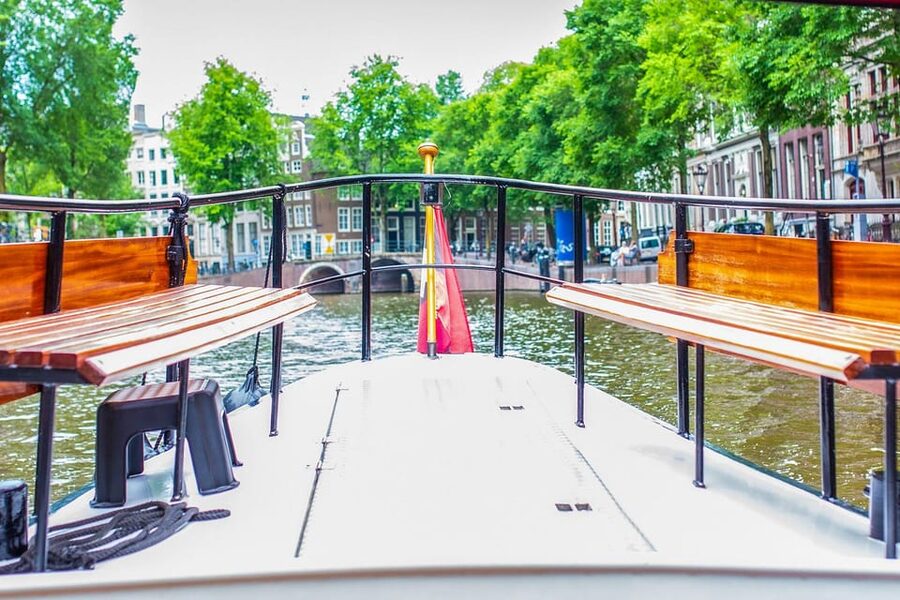 Amsterdam: Small-Group Canal Cruise incl. Drinks and Snacks - Herengracht and the ride home