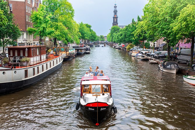 Amsterdam Small-Group Canal Cruise With Dutch Snacks and Drink - Old Amsterdam and the Red Light District