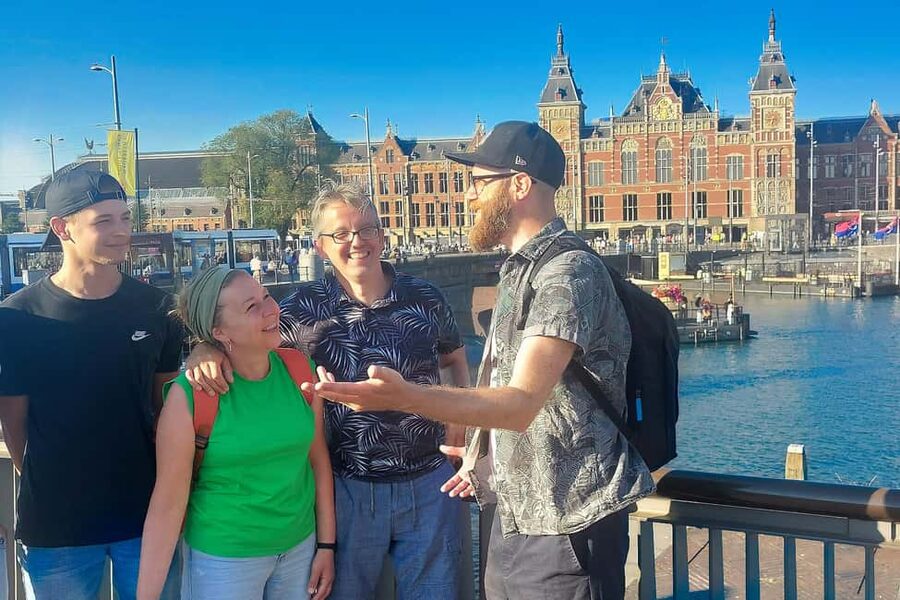 Amsterdam: Small-group Guided Walking Tour (French/English) - Dam Square and the center of modern Amsterdam