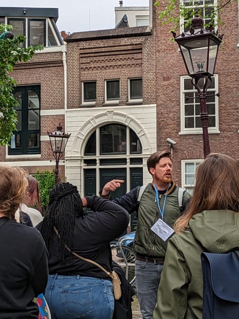 Amsterdam: small group tour: History, humor & hidden gems - The Red Light District and Burgwallen Oude Zijde