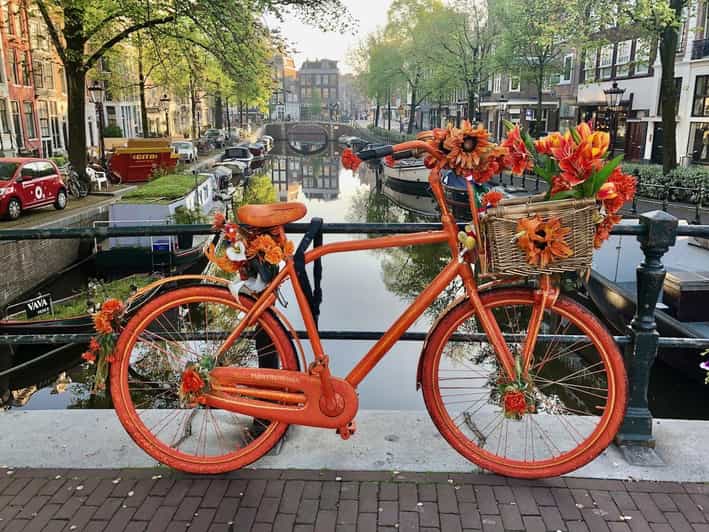 Amsterdam: Small Group Walking Tour with Fun Guide - Key points at a glance
