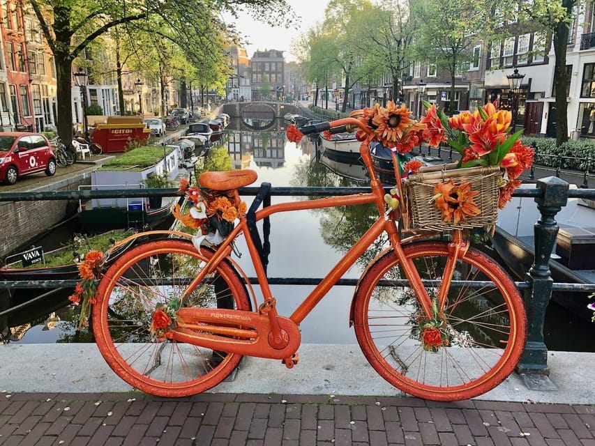 Amsterdam: Small Group Walking Tour with Fun Guide - From fishing village to major European city
