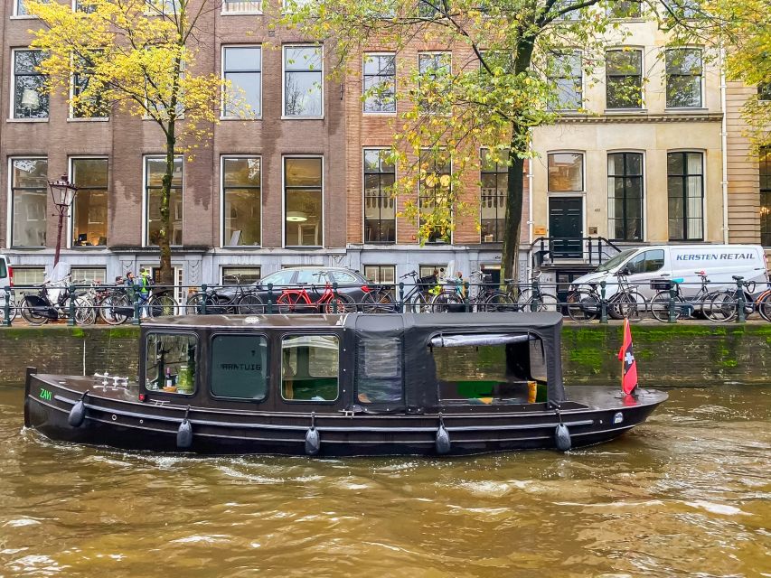 Amsterdam: Smoke and Lounge City Boat Cruise - Winter comfort and the Amsterdam Light Festival