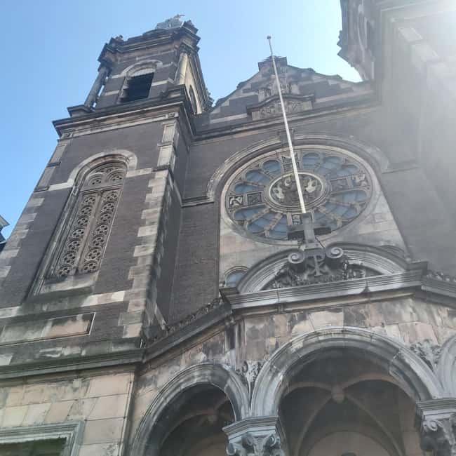 Amsterdam: Spanish Tour Unmasking the Redlight District - Oude Kerk, the oldest building in the city