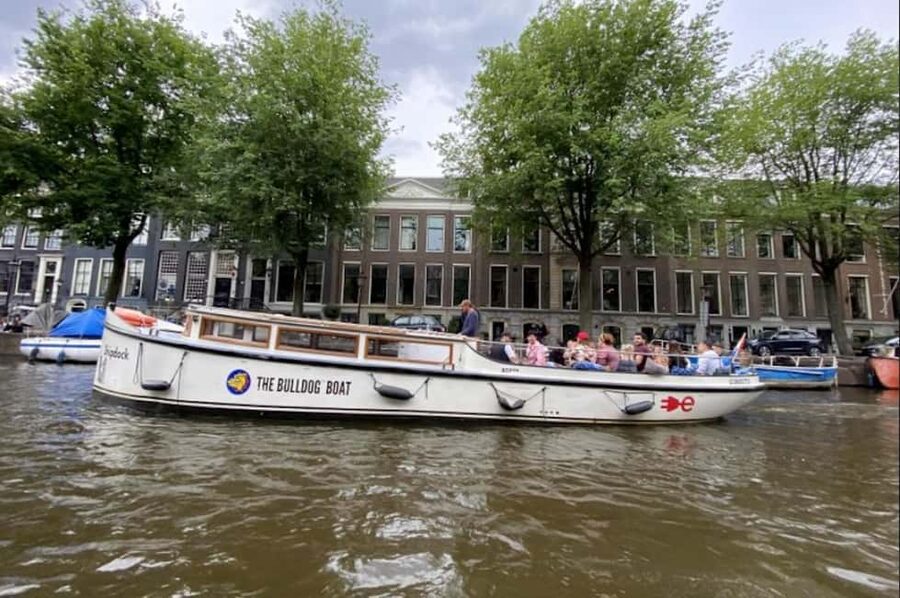 Amsterdam: The Bulldog Boat Smoke and Booze Cruise - What the one-hour route shows you