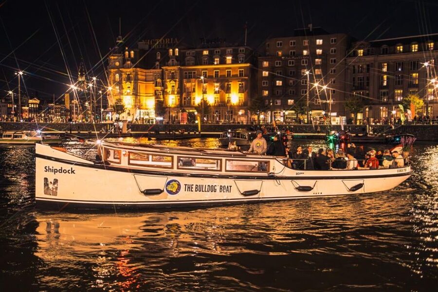 Amsterdam: The Bulldog Boat Smoke and Booze Cruise - Weather, timing, and the best seat