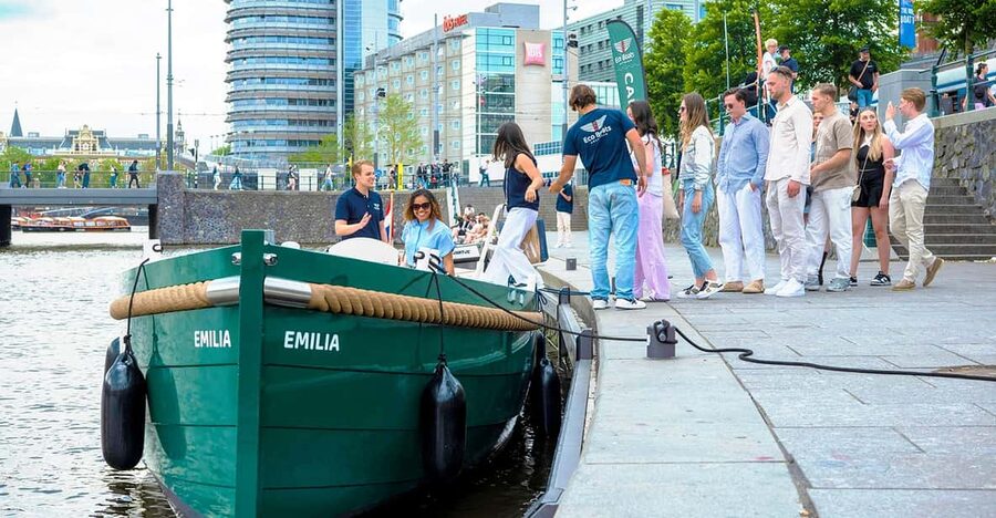 Amsterdam: The Newest Canal Cruise with Drink Option - What this Amsterdam canal cruise feels like