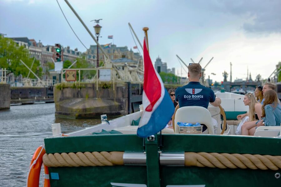 Amsterdam: The Newest Canal Cruise with Drink Option - H’ART Museum and the Dancing Houses