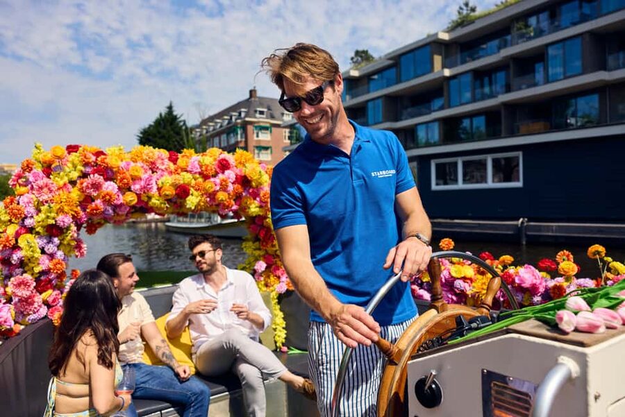 Amsterdam: The Original Flower Boat with Local Guide and Bar - Twenty Minutes Along the Herengracht