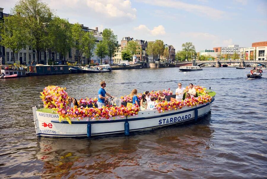 Amsterdam: The Original Flower Boat with Local Guide and Bar - Prinsengracht and the City’s Canal Character