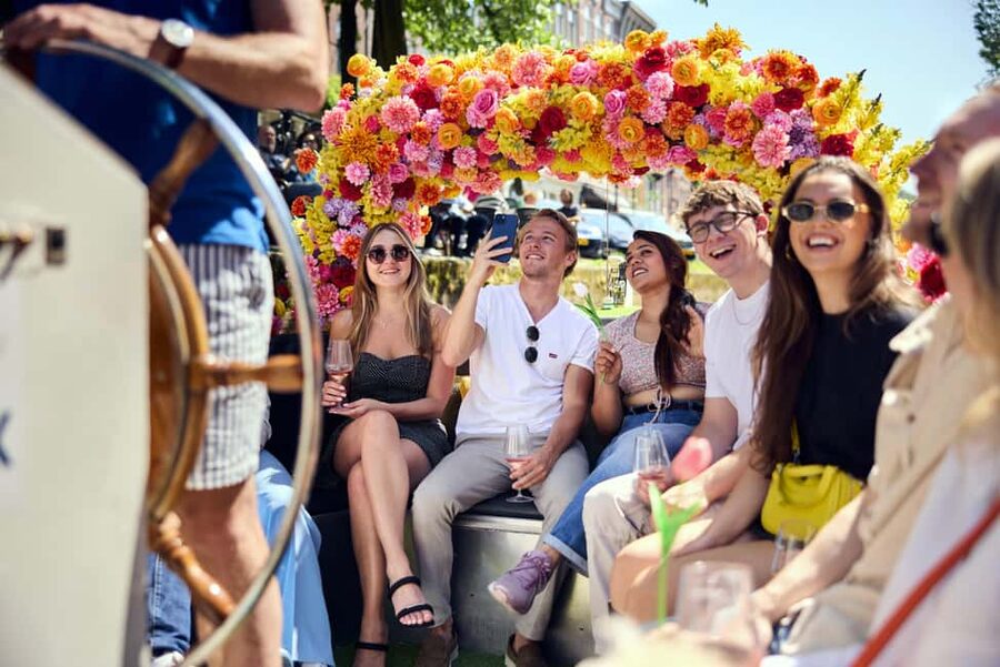 Amsterdam: The Original Flower Boat with Local Guide and Bar - Oudeschans and Amsterdam’s Waterways