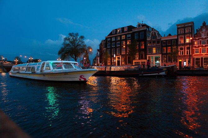 Amsterdam The Original Pizza Cruise with Unlimited Drinks - Finding Stromma Damrak 22 at 5:45 pm