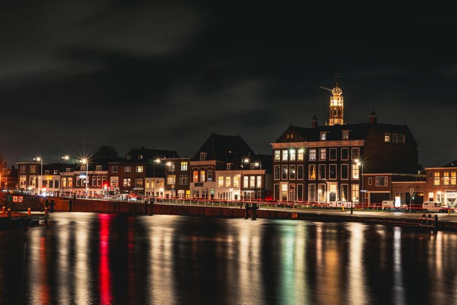 Amsterdam to Haarlem: Private Day-Trip Experience - Lunch, cafes, bars, and independent shops