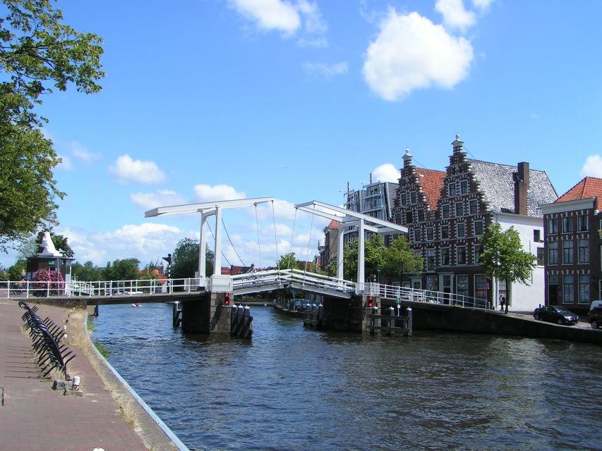 Amsterdam to Haarlem: Private Day-Trip Experience - Meeting your guide and taking the train from Amsterdam