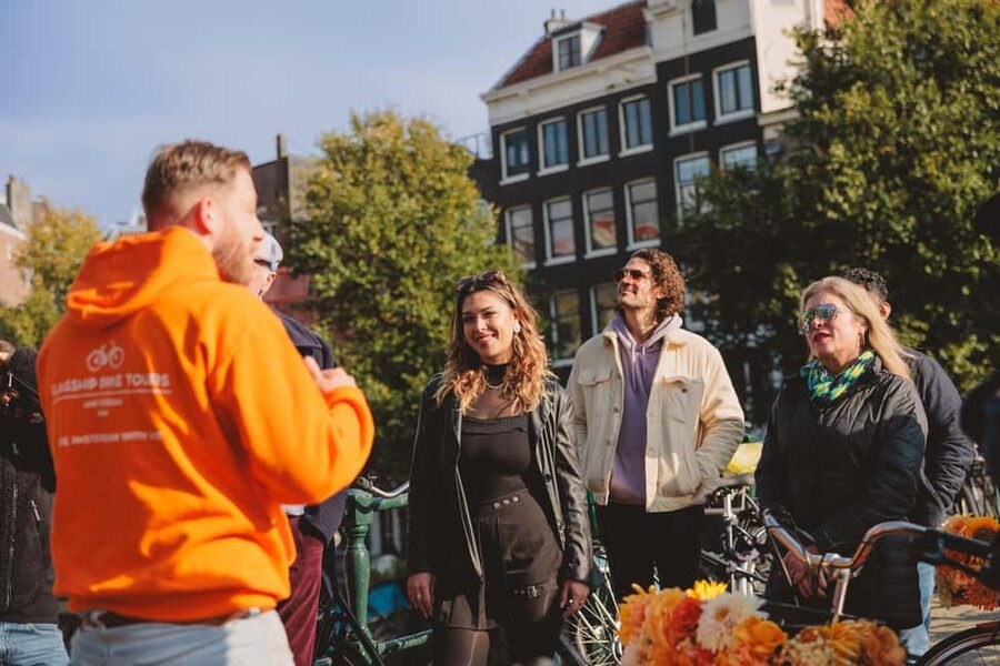 Amsterdam: Top Highlights Guided Bike Tour EN/DE/ES/FR/IT/CN - Passing the Red Light District and reaching Leidse Square