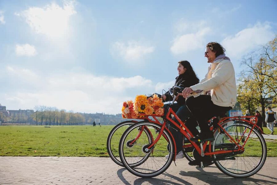 Amsterdam: Top Highlights Guided Bike Tour EN/DE/ES/FR/IT/CN - Returning through Dam Square