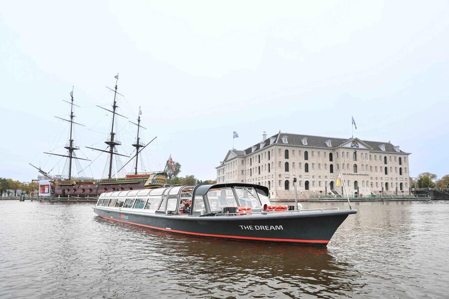 Amsterdam: Traditional Canal Cruise with Bar on Board - Settling into the covered KINboat