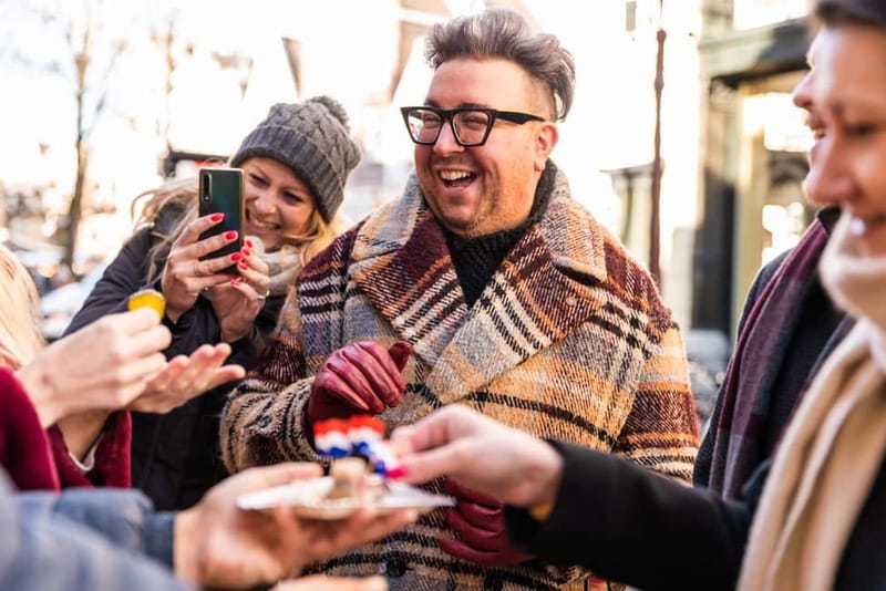 Amsterdam: Ultimate Amsterdam Food Tour - Spui’s old center and its counterculture story
