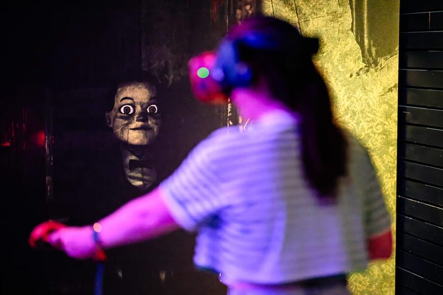 Amsterdam: Ultimate VR Experience: 60 minutes - Your first 30 minutes in the zombie arena