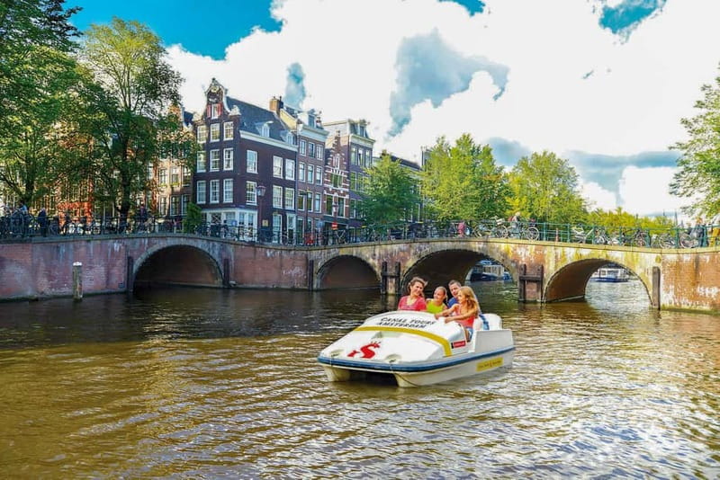 Amsterdam: Unique Pedal Boat Experience in the Canals - What It Feels Like to Steer Your Own Route
