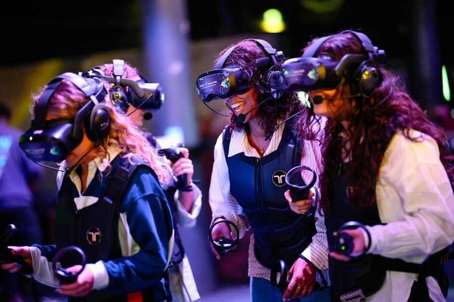 Amsterdam: VR Game Park Free-Roaming Experience - Practical planning for your Amsterdam day