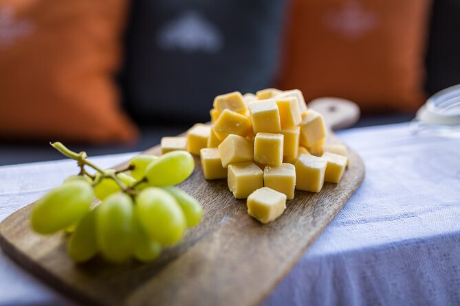 Amsterdam Walking Tour and Cruise with Drinks and Cheese Tasting - Begijnhof: a calm pause near Spui